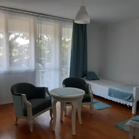 Smaragd-haz Kaptalanfuered Apartment *